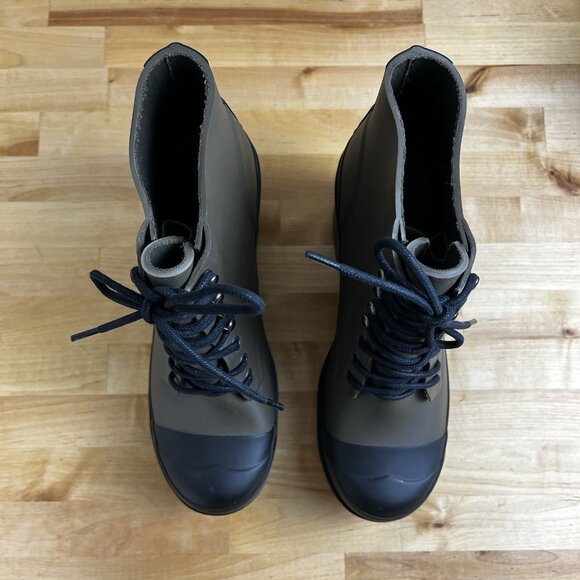 Hunter Gray and Black Winter Boots - Picture 2 of 10